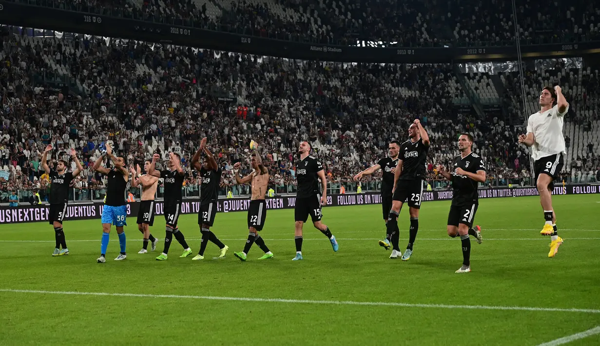 Skor 2-0 untuk keunggulan Juventus bertahan hingga laga usai. Dengan kemenangan ini Juventus sementara naik ke posisi ke-4 di klasemen sementara Liga Italia 2022/2023 dengan mengoleksi 8 poin dari hasil 2 kali menang dan 2 kali imbang. (AFP/Miguel Medina)