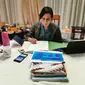 Menkeu Sri Mulyani saat Work From Home atau Kerja dari Rumah. (dok. Instagram @smindrawati/https://www.instagram.com/p/B90ymKQp0sH)