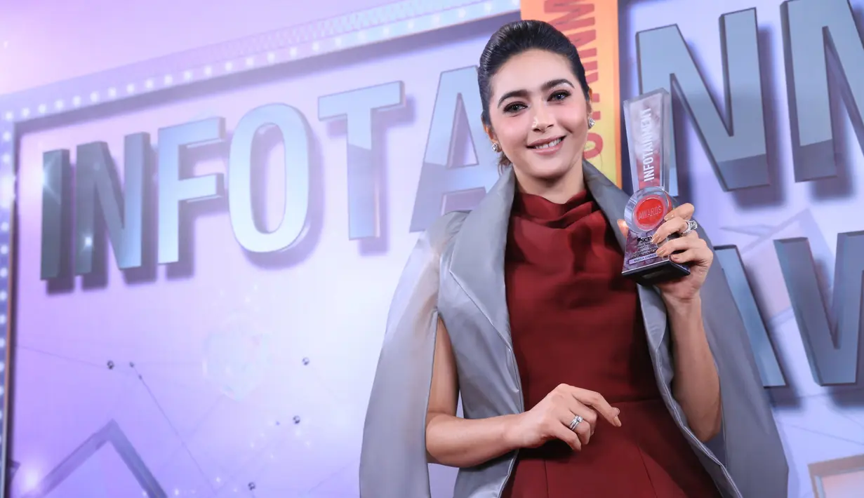 Kakak dari Ali Syakieb ini berhasil mengalahkan sederet selebriti wanita lainnya seperti Raisa, Raline Shah, Michelle Ziudith, dan Chelsea Islan dalam nominasi Selebriti Wanita Paling Memikat di Infotainment Awards 2017. (Adrian Putra/Bintang.com)