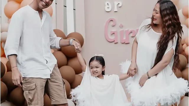 Potret Gender Reveal Anak Kedua Siti Badriah (credit: instagram/krisjianabah)