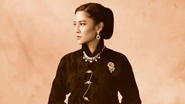 FOTO: Dian Sastro Kenakan Baju Adat, Perankan Pahlawan Wanita Indonesia