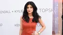 Siapa yang tak sangka, dibalik penampilan Kylie Jenner yang selalu memakai makeup yang berlapis, ternyata ia tidak menyukai makeup samasekali. (AFP/Bintang.com)