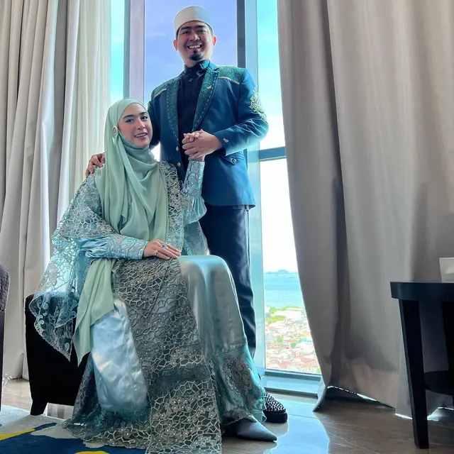 Potret Kebersamaan Ustaz Solmed dan April Jasmine, Gaya Hidup Jadi Sorotan