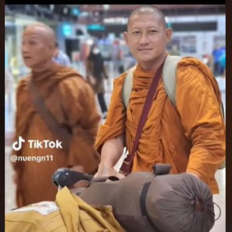 Para Biksu Thailand Pulang ke Negaranya Usai Rayaka Waisak, Ternyata Tidak Jalan Kaki Lagi.