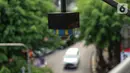 Kamera CCTV pemantau arus lalu lintas terpasang di JPO kawasan Cawang, Jakarta Timur, Kamis (10/10/2019). Pemprov DKI Jakarta akan membantu pengadaan kamera tilang elektronik atau Electronic Traffic Law Enforcement (E-TLE) pada akhir 2019. (Liputan6.com/Immanuel Antonius)