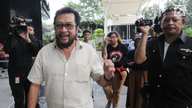 KPK Periksa Yorrys Raweyai Terkait Kasus Suap Fayakhun