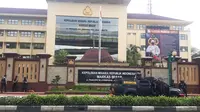 Suasana Mabes Polri usai penyerangan terorisme. Tampak Brimob sedang berjaga-jaga. (Foto: Radityo Priyasmoro/Liputan6.com).