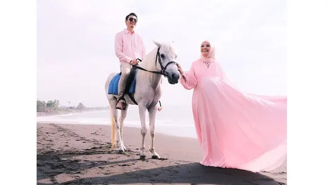 Bak Prewedding, Ini 6 Gaya Pemotretan Babymoon Zaskia Sungkar dan Irwansyah di Bali