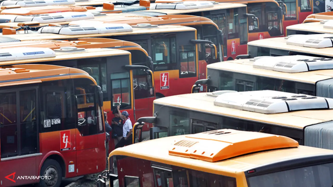 busway-transjakarta-140213b.jpg