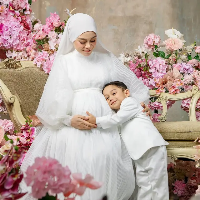 6 Potret Maternity Shoot Lesti Kejora dalam Dua Tema, Putih dan Cokelat yang Elegan