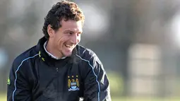 Manchester City's Elano during a training session at their Carrington training ground, on December 2, 2008, on the eve their UEFA Cup group A match at the City of Manchester stadium against Paris Saint-Germain. AFP PHOTO/ANDREW YATES