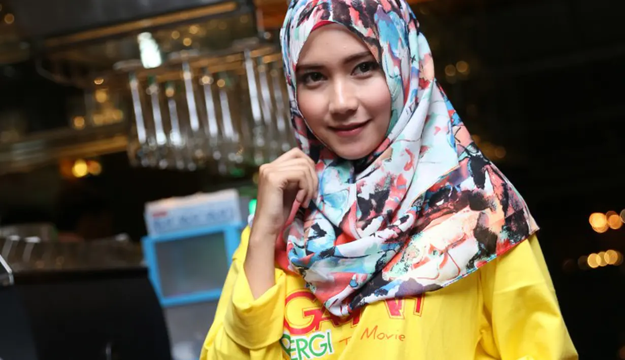 Izzah kini berkesempatan menceritakan awal keterlibatannya di film Ketika Mas Gagah Pergi, di mana novel karya Helvy Tiana Rosa dengan judul yang sama sudah memiliki banyak penggemar. (Andy Masela/Bintang.com)