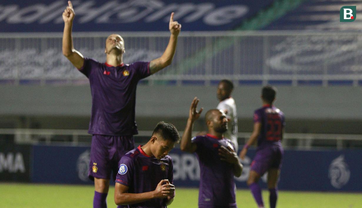 Selebrasi pemain Persik Kediri usai mengalahkan Borneo FC 1-0 dalam laga pekan kedua BRI Liga 1 2021/2022 di Stadion Pakansari, Bogor, Jumat (10/9/2021). (Foto: Bola.com/Ikhwan Yanuar)