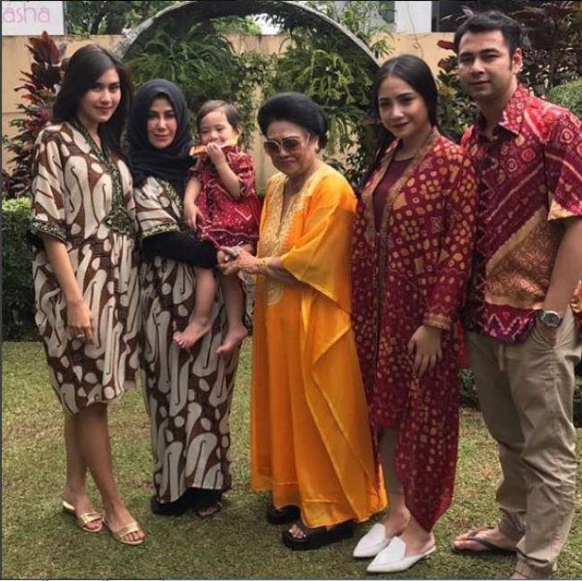 Berlebaran Raffi Ahmad Nagita Slavina Pakai Roll Royce Showbiz Liputan6 Com