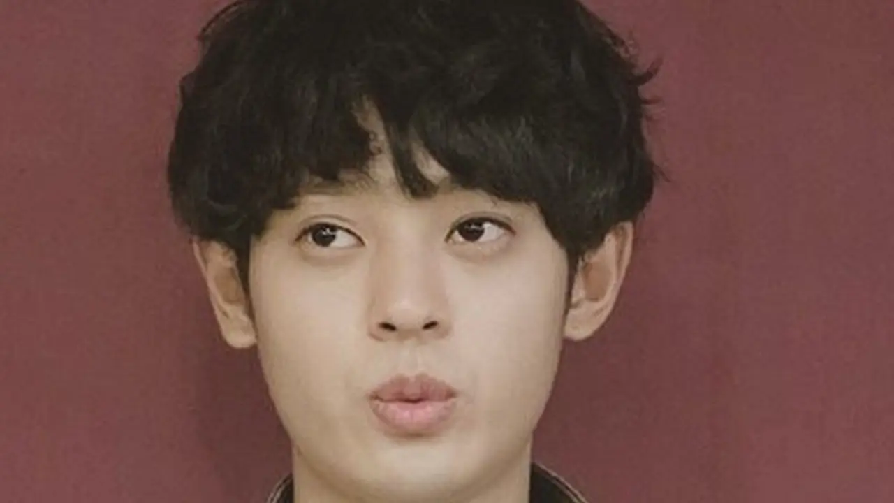 Jung Joon Young menyerahkan ponselnya untuk penyelidikan kasus pelecehaan seksual kepadanya. 