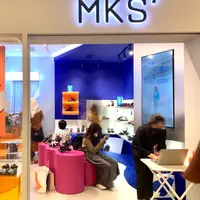 Temukan koleksi sandal dan sepatu best seller di outlet terbaru MKS Shoes. (Dok/Fimela.com/Hilda Irach).