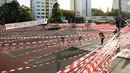 Aktivis iklim memblokir Jembatan Jannowitz di Berlin, Jerman, Jumat (20/9/2019). Aksi ini digelar dalam rangka protes terhadap perubahan iklim global. (AXEL SCHMIDT/AFP)