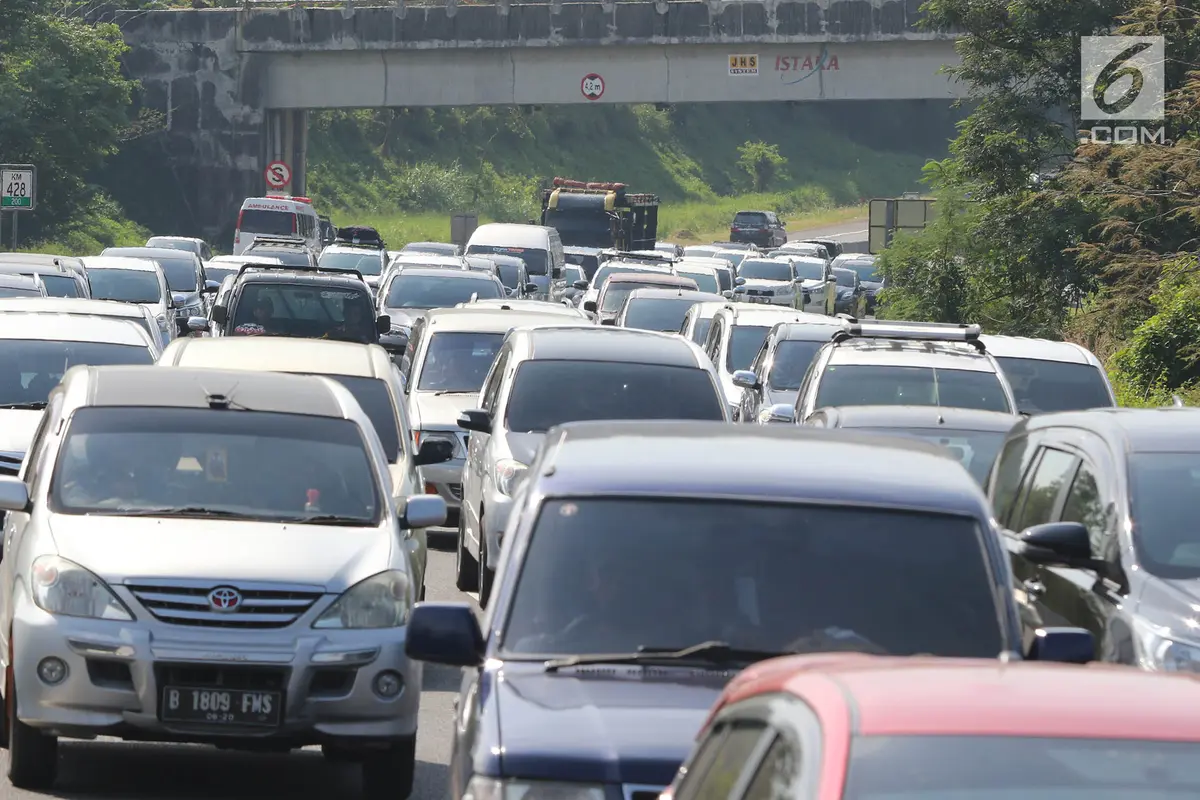 Arus mudik di Tol Bawen