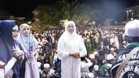 Tokoh Masyarakat Surabaya Ajak Warga Pilih Khofifah: Beliau Pemimpin Luar Biasa