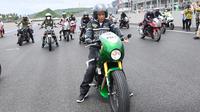 Presiden Joko Widodo (Jokowi) berkesempatan untuk mencoba aspal Sirkuit Mandalika sebelum digelar hajatan World SuperBike. (Istana Kepresidenan/Agus Suparto)