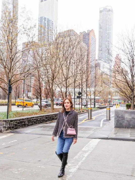 melihat Shandy Aulia tampil cantik dengan outfitnya, netizen pun banyak melemparkan pujian untuknya. [Foto: Instagram/shandyaulia]