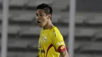 Bek Bhayangkara FC, Indra Kahfi, merayakan gol yang dicetak ke gawang Madura United pada laga Liga 1 2019 di Stadion Madya, Jakarta, Senin (5/8). (Bola.com/M iqbal Ichsan)