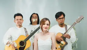 Fanny Soegiarto dan ketiga rekannya untuk proyek musik terbaru. (Via Instagram @fannysoegi)