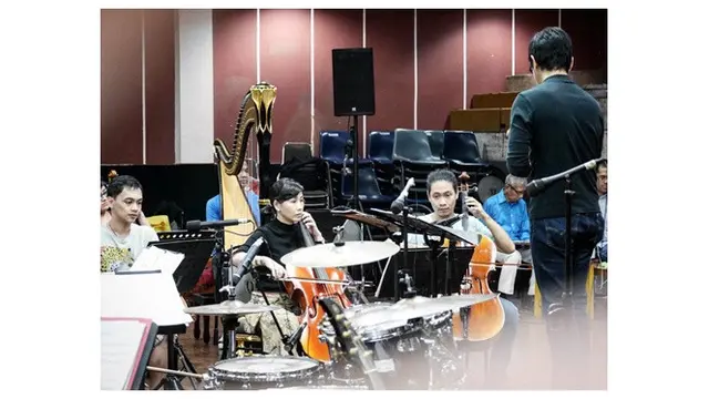 Tunjukkan Kembali Bakat Bermusik, Veronica Tan Main Cello Bareng Putrinya