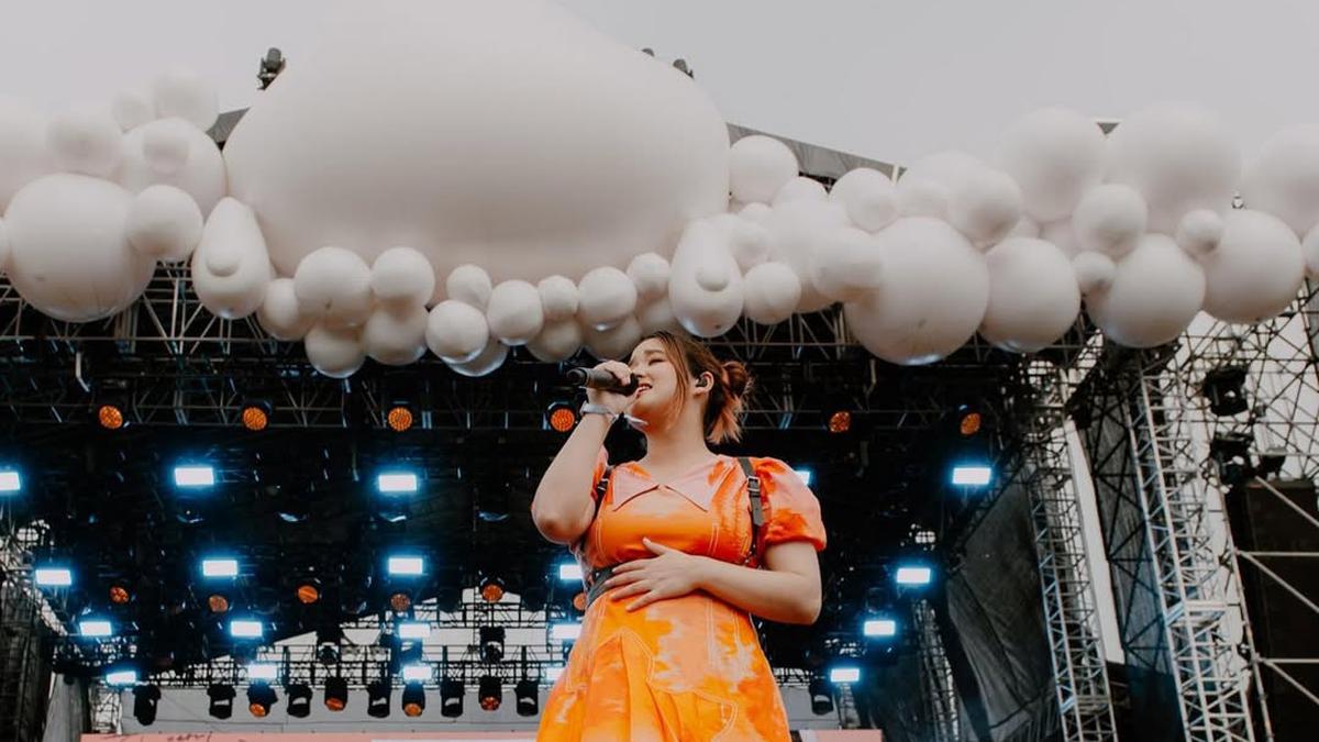 TOP 3: Dress Stephanie Poetri, Sandal Jepit Nia Ramadhani, Hingga Gamis ala Aurel Hermansyah