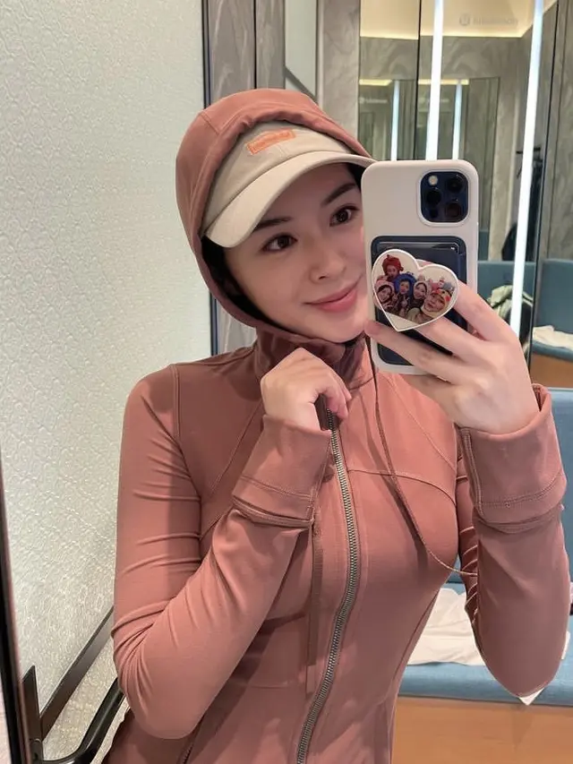 Potret Ayana Moon Kenakan Topi Hingga Hoodie, credit: @xolovelyayana