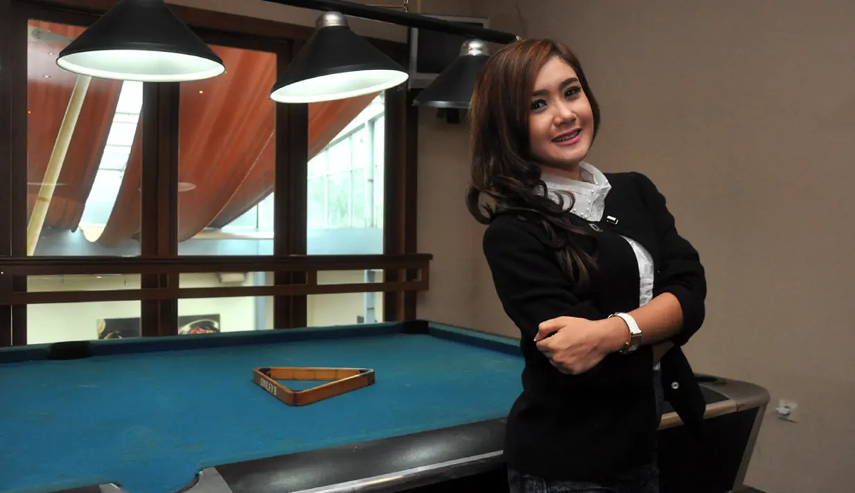 Cita Citata terlihat manis dengan menggenakan setelan bewarna hitam. (Galih W. Satria/Bintang.com)