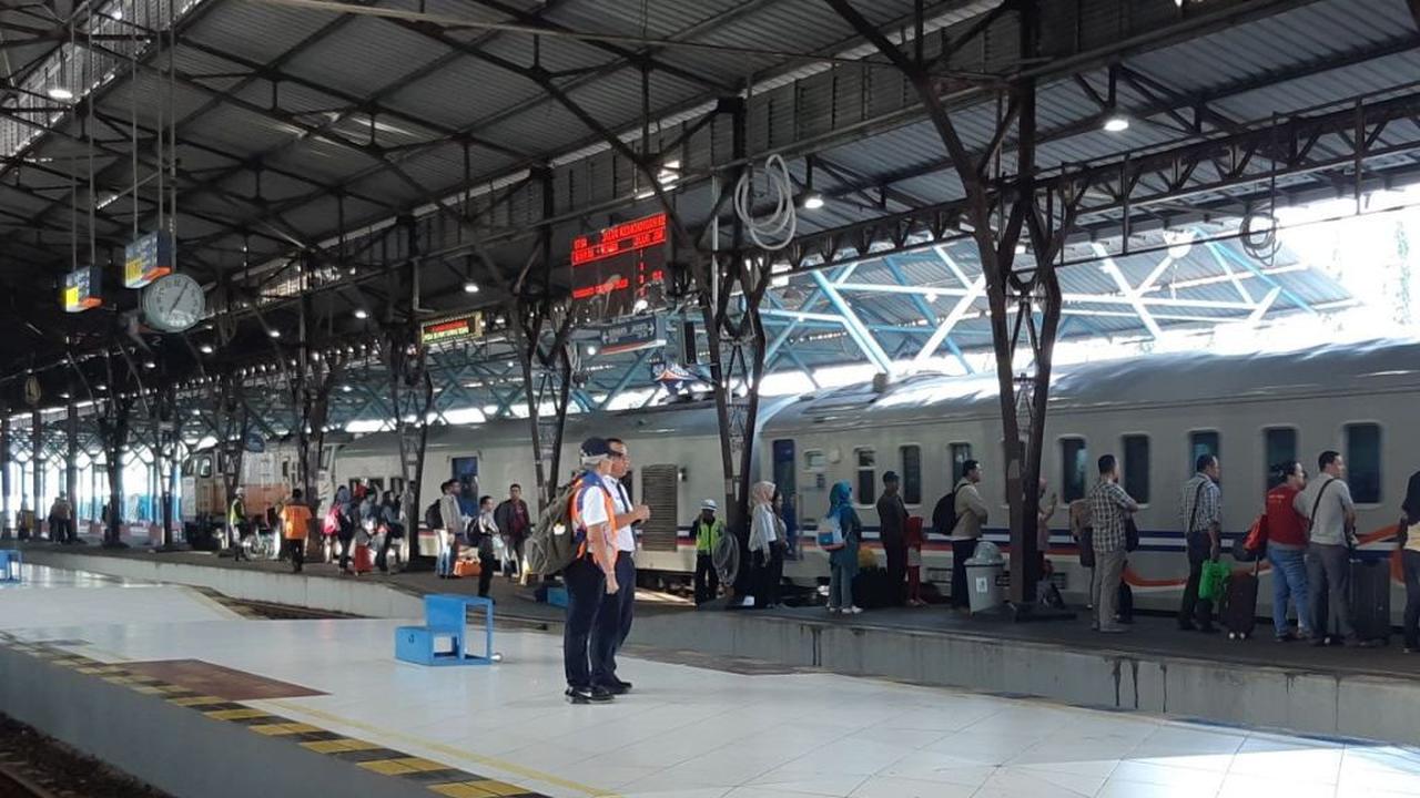 Penumpang siap naik kereta api di Stasiun Purwokerto. (Foto: Liputan6.com/ KAI Daop 5/Muhamad Ridlo)