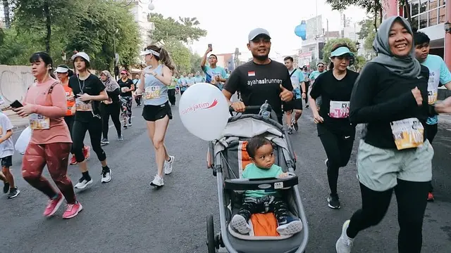 6 Potret Kemeriahan Surabaya Marathon 2019