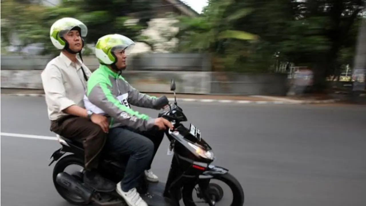 Viral! Ini Kisah Tukang Ojek Jadi Kurir Putusnya Sepasang Kekasih