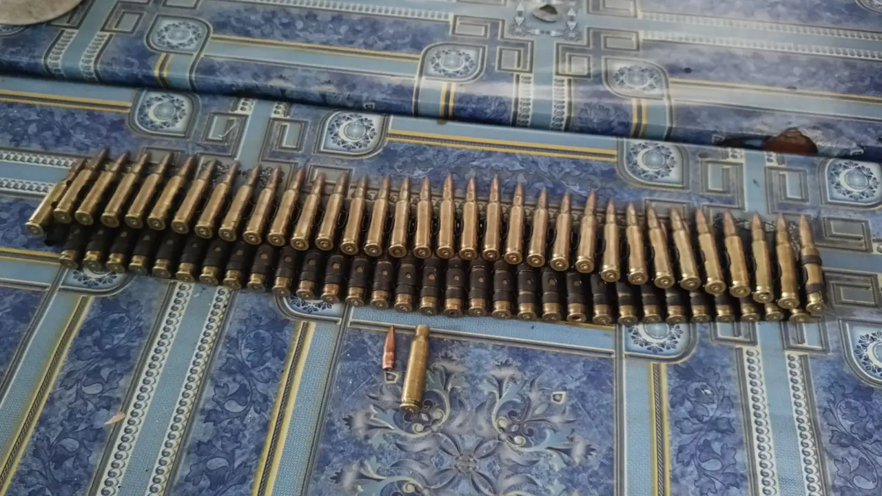 Polisi gagalkan pengiriman 65 amunisi dari Makassar ke Semarang. (Liputan6.com/Fauzan)