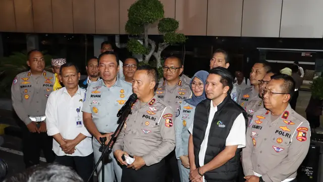 Kakorlantas Polri, Irjen Pol Aan Suhanan (Tengah) berikan keterangan pers usai meninjau Pelabuhan Ketapang Banyuwangi (Istimewa)