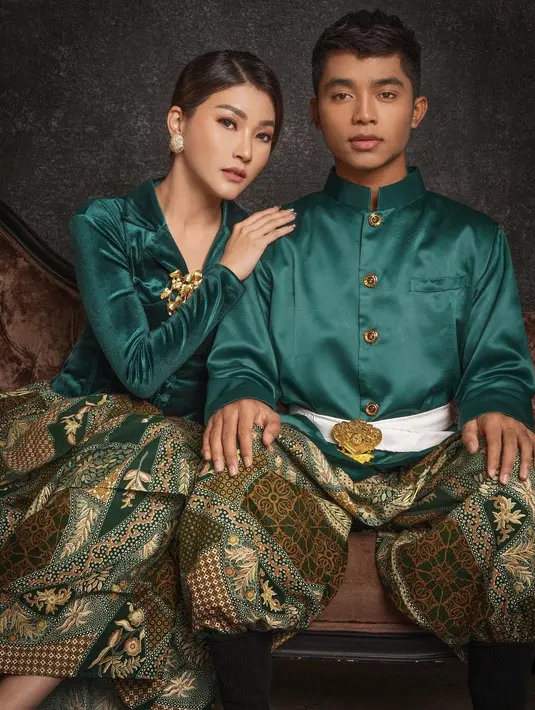 Pemotretan tersebut dilakukan dalam rangka memperingati Hari Batik Nasional 2023.  [Foto: IG/@robinalfian_photography]