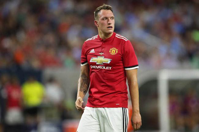 Phil Jones mulai tampil konsisten bersama Manchester United.