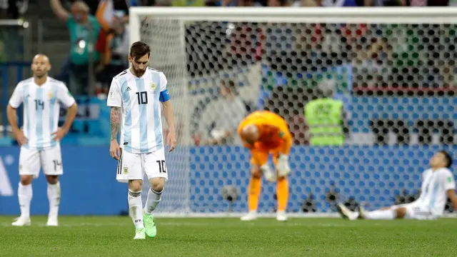 Lionel Messi Tertunduk Lesu
