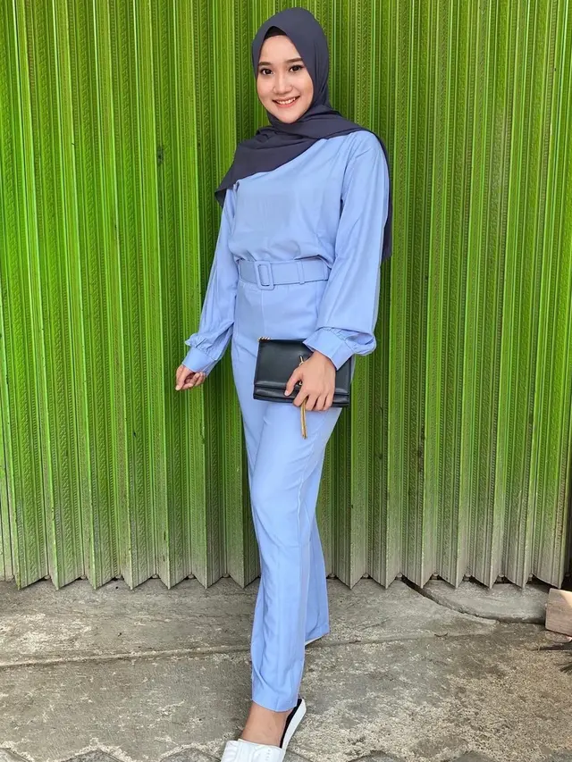 Gaya Yeni Inka Saat Hangout Pakai Hijab, Banjir Pujian