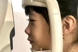 Semenjak pandemi COVID-19, kurangnya aktivitas di luar rumah menjadi salah satu pemicu terjadinya mata minus 