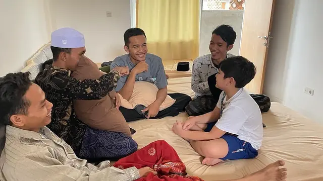 6 Potret Rafathar Jalani Pesantren Kilat, Akrab Bareng santri Lain