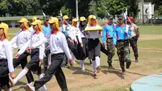 Calon Paskibraka Nasional 2017 mulai melakukan latihan baris-berbaris dengan Pasukan Pengamanan Presiden (Paspampres) di PP-PON Cibubur, Kamis (3/8/2017).