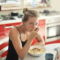 Metode ini dianggap dapat membantu mengurangi kebiasaan ngemil atau makan berlebihan di malam hari (Sumber: Pexels.com)