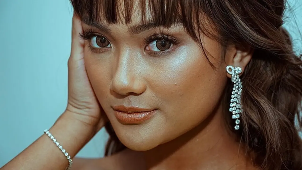 6 Potret Terbaru Marion Jola dengan Kulit Tan, Makin Cantik dan Eksotis