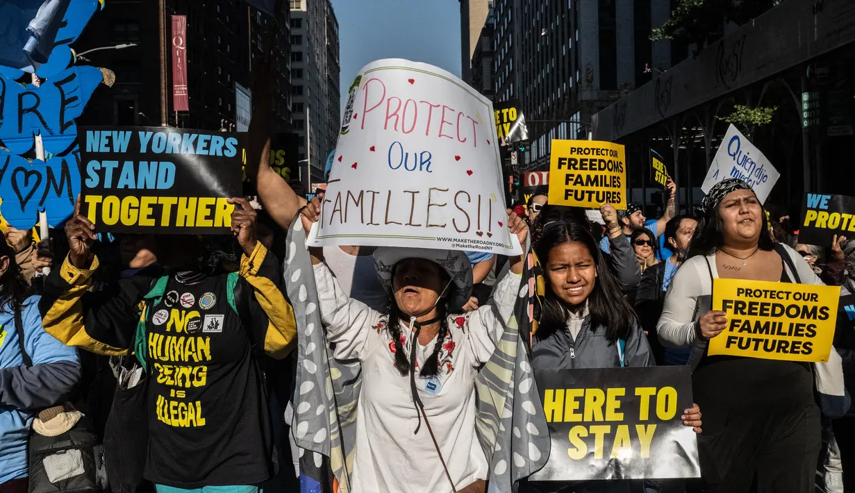 Kebijakan Donald Trump terkait permasalahan imigrasi membuat banyak orang khawatir. (Stephanie Keith/Getty Images North America/Getty Images via AFP)