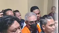 Sekdaprov Sulut Steve Kepel saat ditahan oleh Penyidik Polda Sulut pada, Senin (14/4/2025) malam.