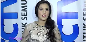 Raisa masih tidak menyangka bisa melakukan konser yang disiarkan oleh SCTV. Ia juga diberi kesempatan untuk mengeluarkan ide kreatifnya dalam konser ini. Ditambah lagi, ada beberapa orang spesial dalam hidup Raisa yang hadir dan membuatnya terkejut.