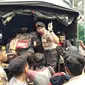 Pelajar STM yang berdemonstrasi di depan DPR digelandang ke Polda Metro Jaya. (Liputan6.com/Ady Anugrahadi)