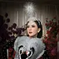 Syahrini saat mengenakan pakaian karya desainer Danny Satriadi (Dok.Instagram/@princessyahrini/https://www.instagram.com/p/CEZG8EihUgu/Komarudin)